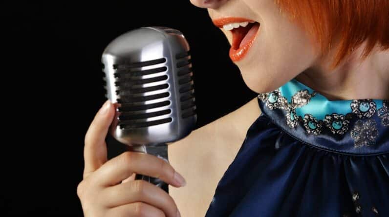 Photo "Overcoming Stage Fright for Better Singing Performances"