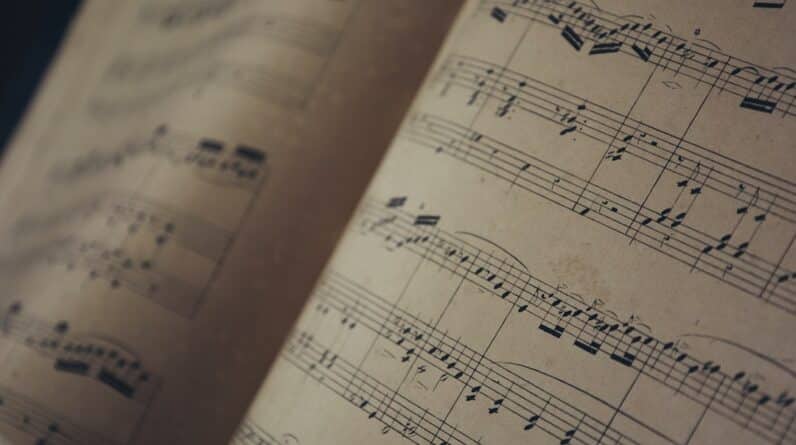 Photo Sing High Note