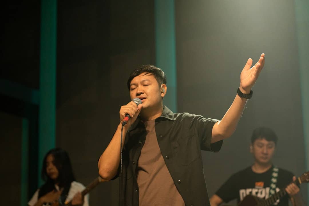 Photo Singing Instructor
