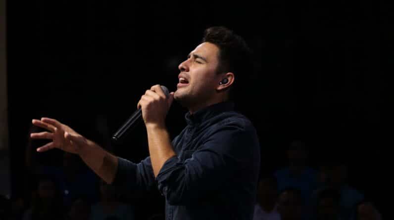 Photo Singing Teacher