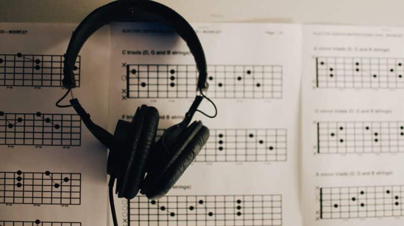 Photo Hear Musical Notes
